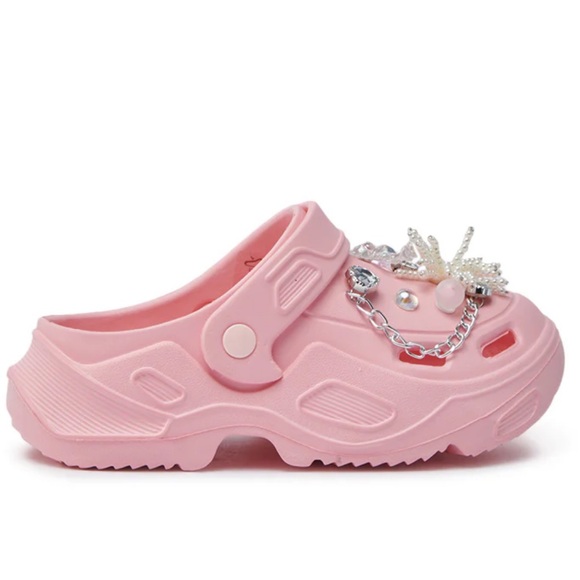 AKIRA AZALEA WANG MAVA PINK PEARL IRIDESCENT
FLAT SLIDES CLOGS - Picture 5 of 5